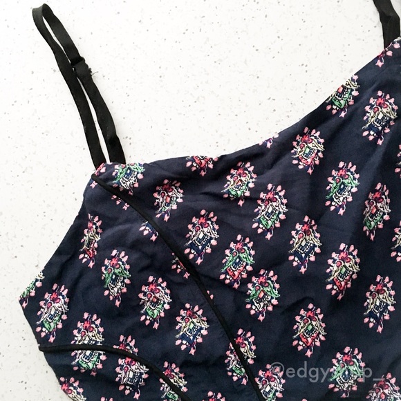 LF | Millau Crochet Trim Floral Crop Top - Picture 2 of 6